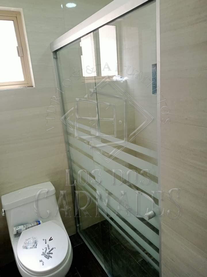 Canceles de Baño en Policarbonato Cristal Templado y Herrajes de Acero Inoxidable Chihuahua