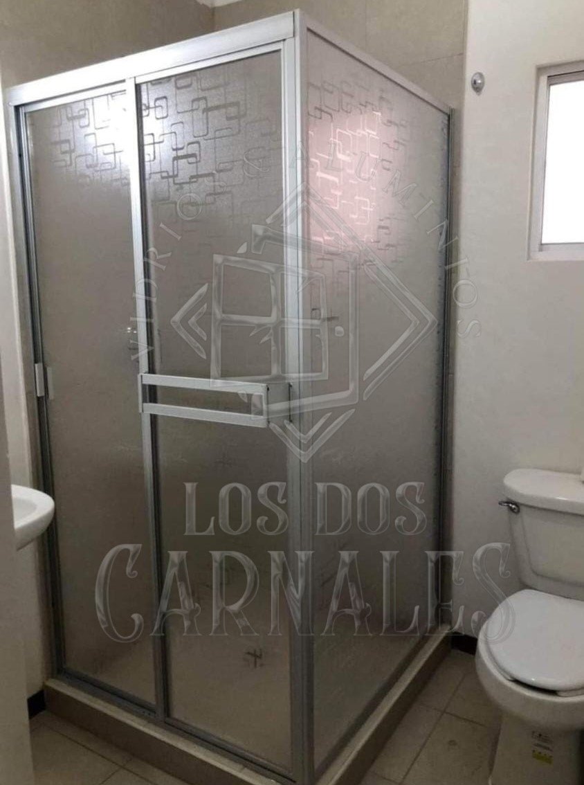 Canceles de Baño en Policarbonato Cristal Templado y Herrajes de Acero Inoxidable Chihuahua