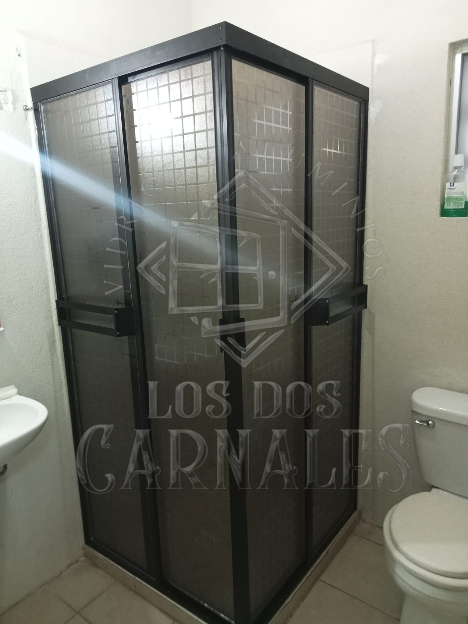 Canceles de Baño en Policarbonato Cristal Templado y Herrajes de Acero Inoxidable Chihuahua