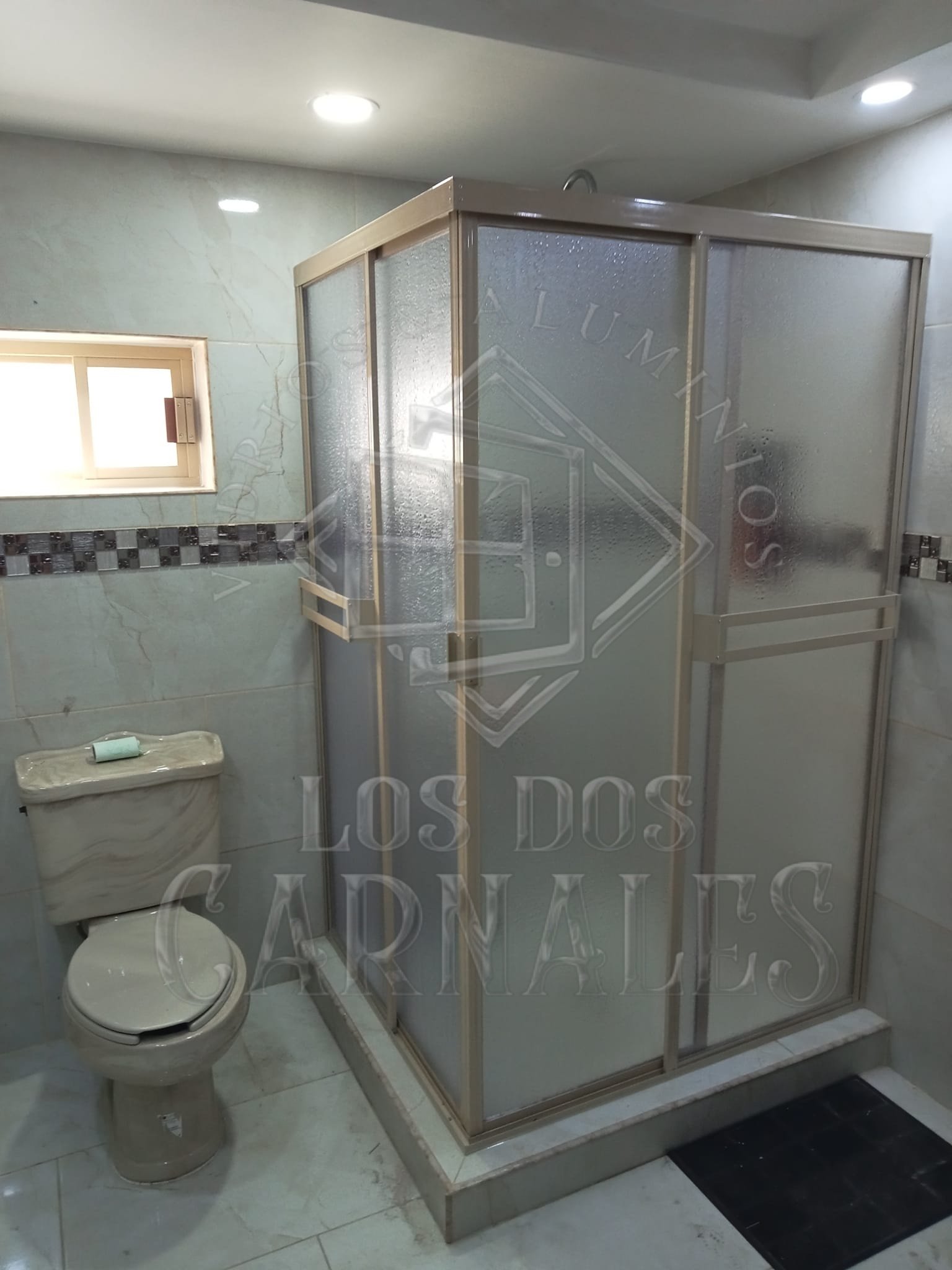 Canceles de Baño en Policarbonato Cristal Templado y Herrajes de Acero Inoxidable Chihuahua
